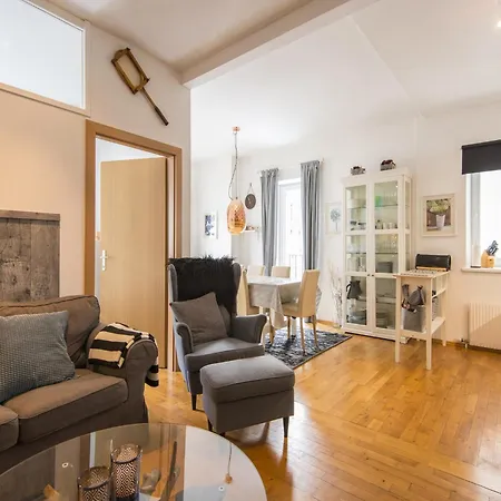 Appartement In Near Lift *